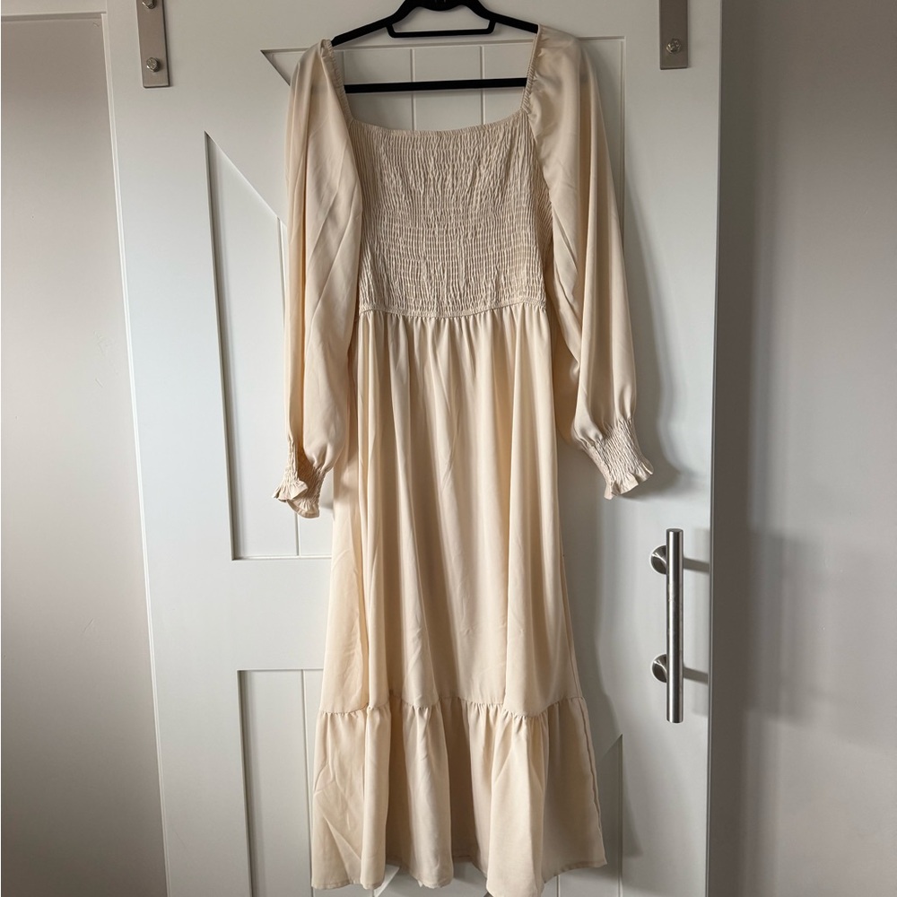 Women’s Cream Smocked Bodice Long Sleeve Dress